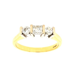 Pre Owned 18ct Diamond Trilogy Ring ZR752